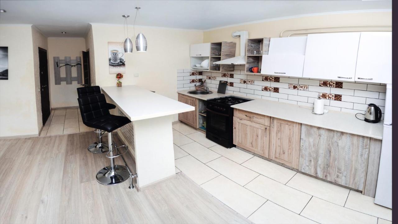 Appartement Залізнична 49 "Хочу Цю!" à Ivano-Frankivsk Extérieur photo